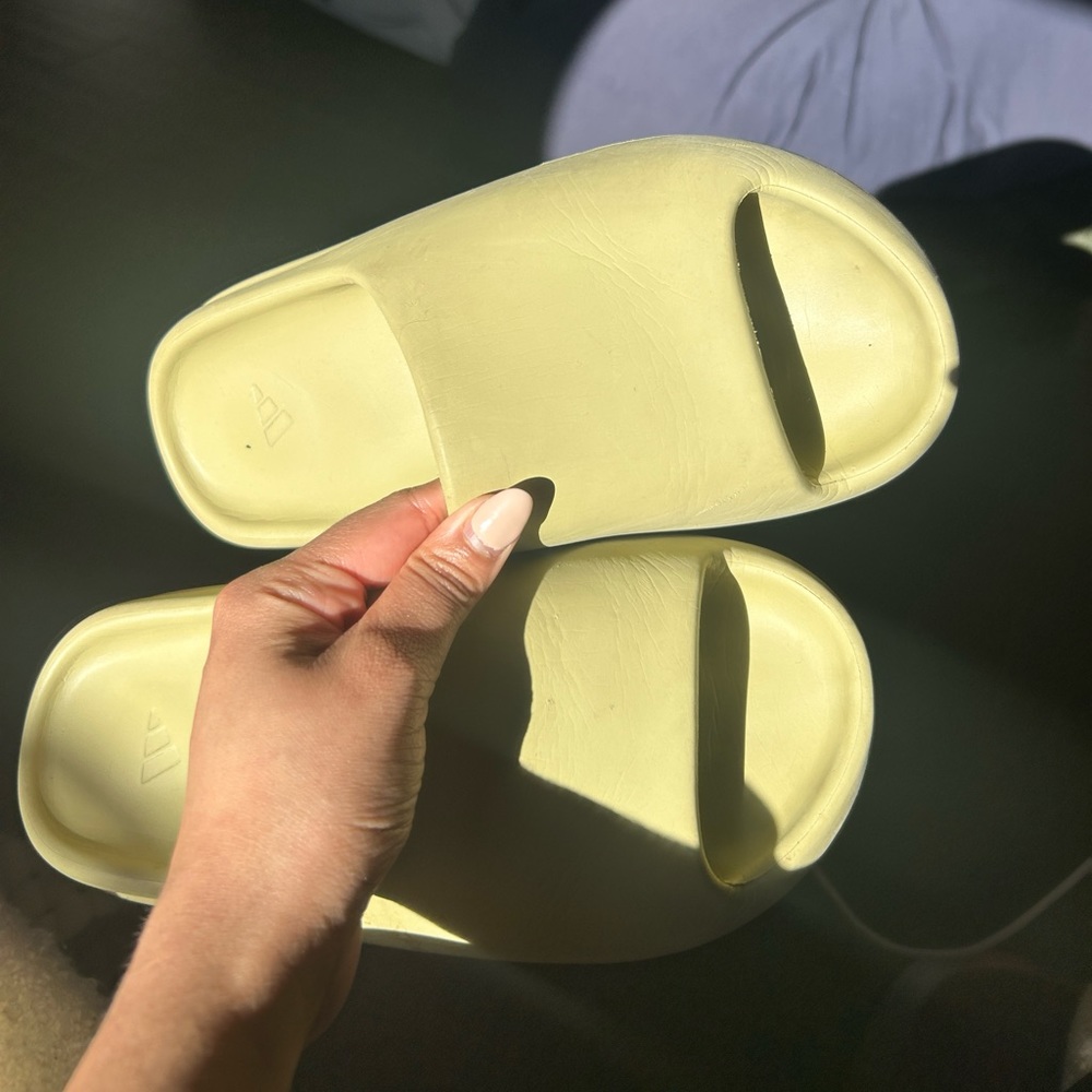 Resin colorway adidas yeezy slide